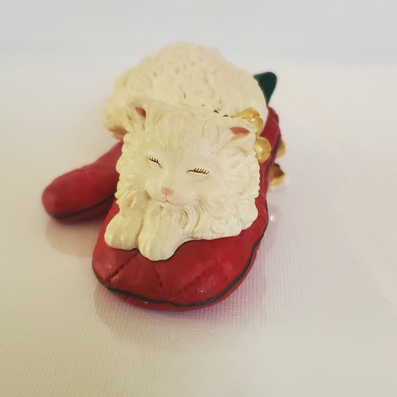 Other - Vintage "1995" Cat On a Mitten Christmas Ornament